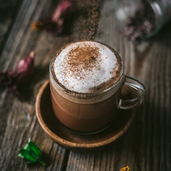 cocoa powder on top of coffee latte