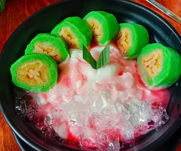 Minuman Khas Ramadhan, Es Pisang Ijo - Instagram @santii_bundakenzie