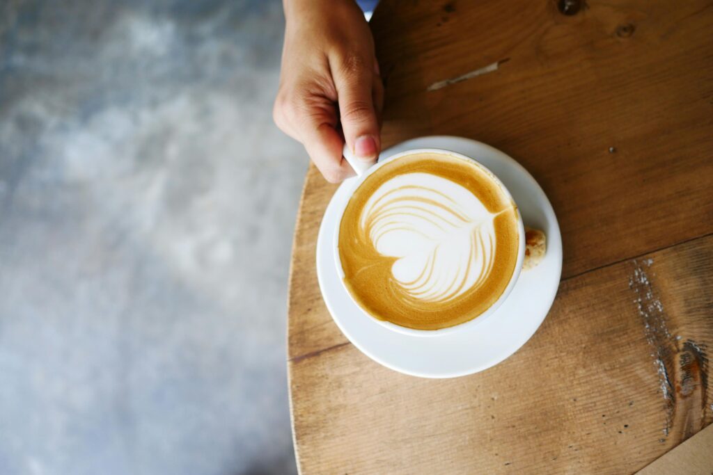 Ilustrasi Minuman Kopi & Creamer Non Dairy ( Creamer Nabati ) - pexels-towfiqu-barbhuiya-3440682-10972835